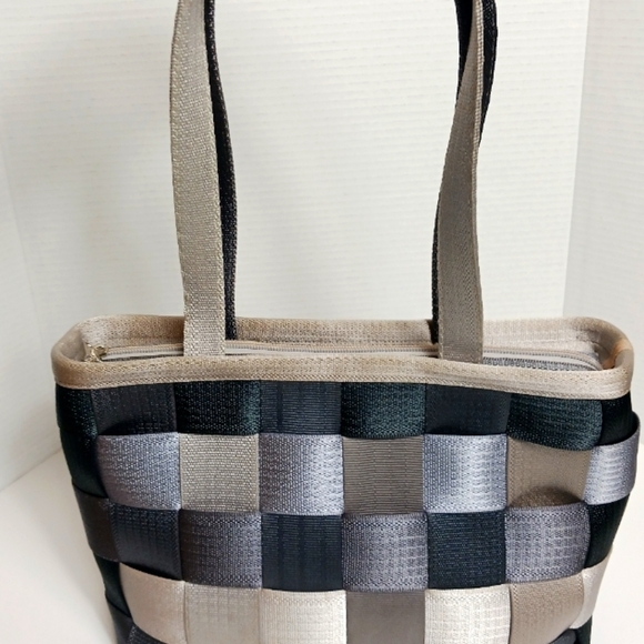 Harveys Handbags - HARVEYS THE ORIGINAL SEATBELT TREE-CYCLE LARGE SHOULDER BAG PURSE